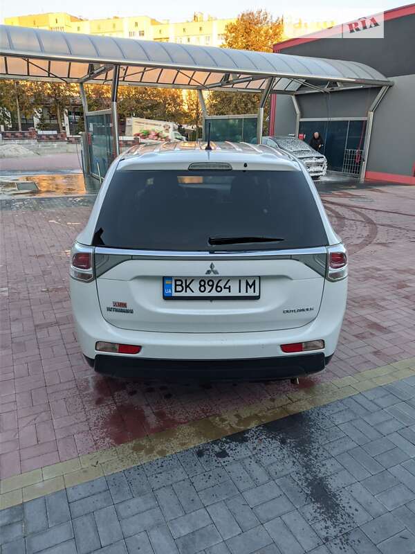 Позашляховик / Кросовер Mitsubishi Outlander 2013 в Рівному