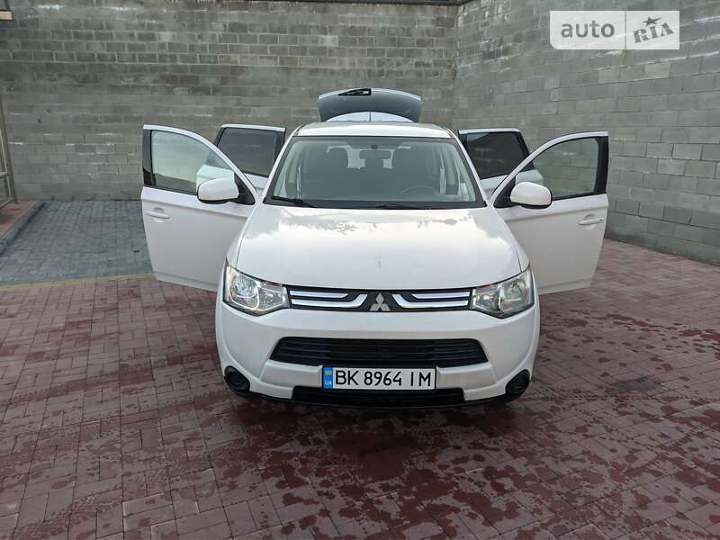Позашляховик / Кросовер Mitsubishi Outlander 2013 в Рівному