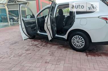 Позашляховик / Кросовер Mitsubishi Outlander 2013 в Рівному