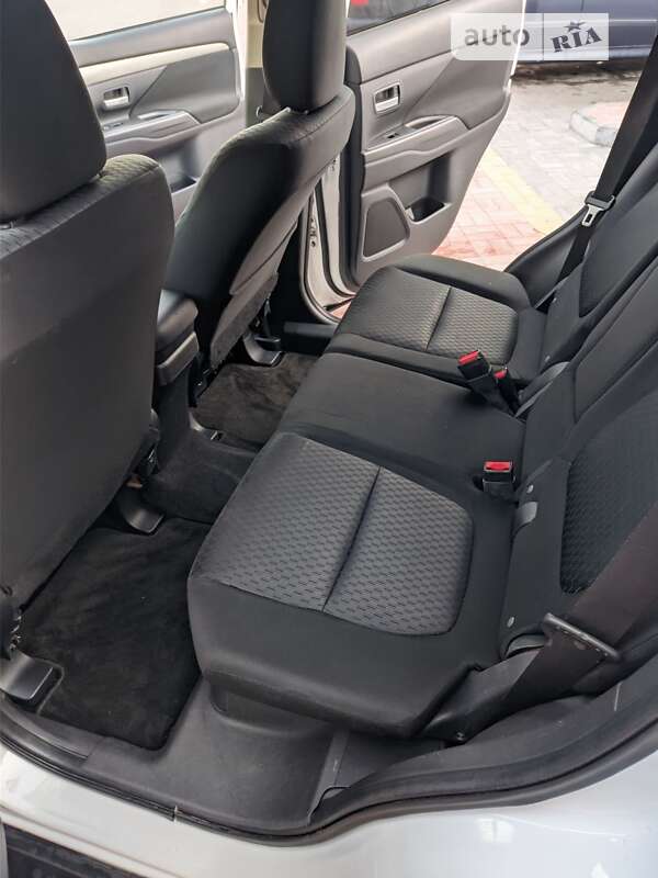 Позашляховик / Кросовер Mitsubishi Outlander 2013 в Рівному