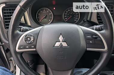 Позашляховик / Кросовер Mitsubishi Outlander 2013 в Рівному