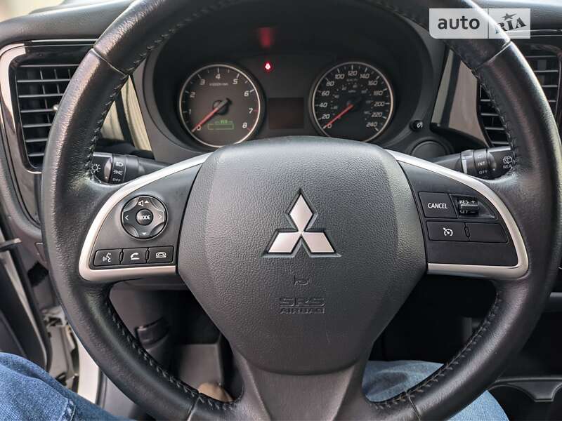 Позашляховик / Кросовер Mitsubishi Outlander 2013 в Рівному