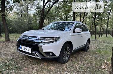 Внедорожник / Кроссовер Mitsubishi Outlander 2015 в Запорожье