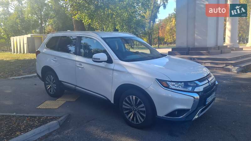Внедорожник / Кроссовер Mitsubishi Outlander 2019 в Кривом Роге