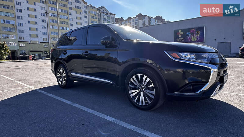 Позашляховик / Кросовер Mitsubishi Outlander 2019 в Івано-Франківську