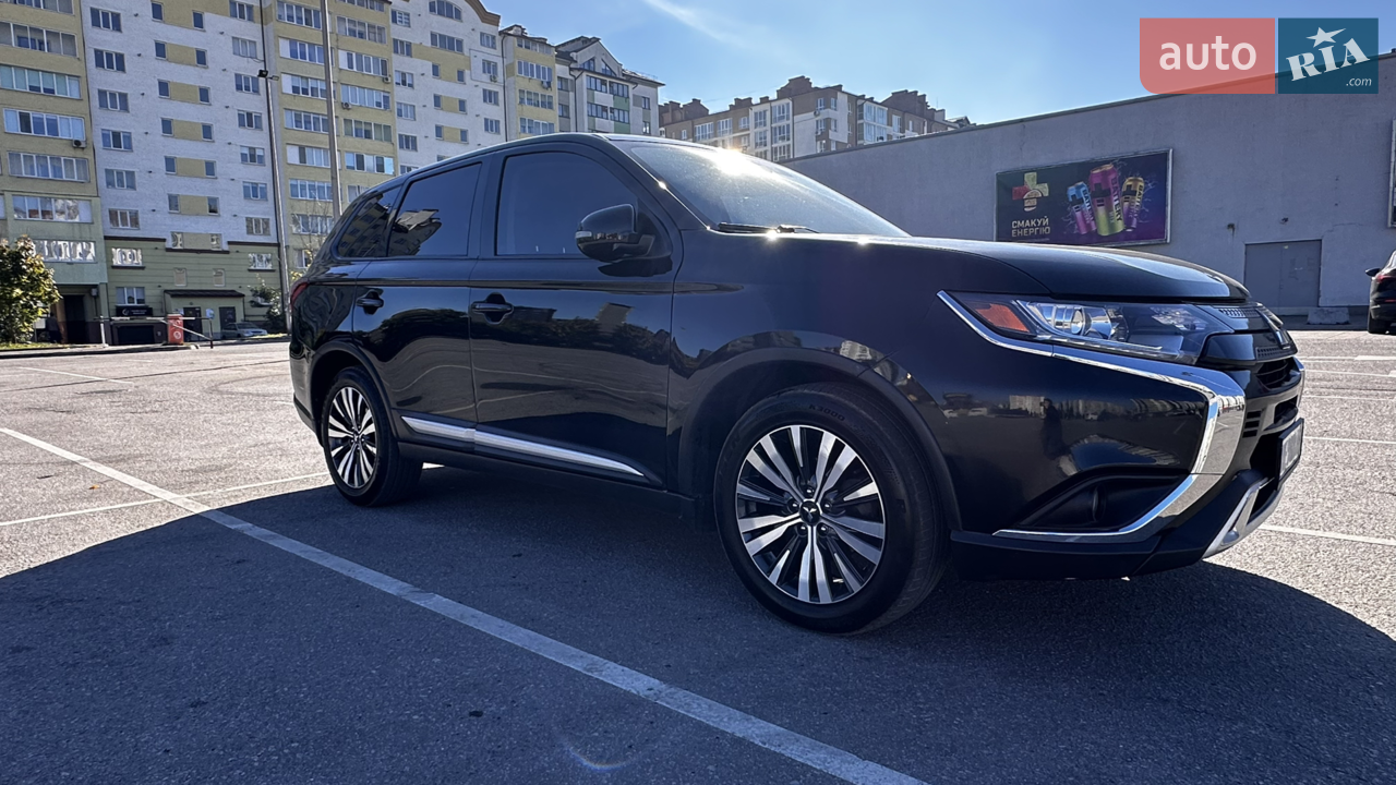 2018 Mitsubishi Outlander - мініатюра 16