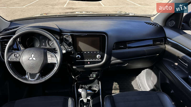 Позашляховик / Кросовер Mitsubishi Outlander 2019 в Івано-Франківську