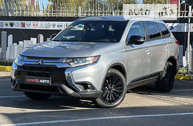 Внедорожник / Кроссовер Mitsubishi Outlander 2020 в Киеве