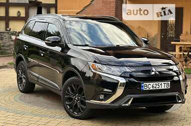 Позашляховик / Кросовер Mitsubishi Outlander 2018 в Львові