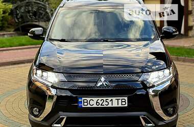 Позашляховик / Кросовер Mitsubishi Outlander 2018 в Львові