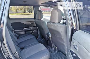 Позашляховик / Кросовер Mitsubishi Outlander 2018 в 