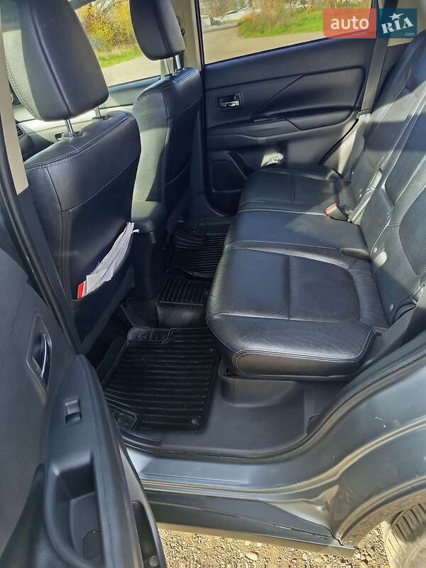 Внедорожник / Кроссовер Mitsubishi Outlander 2012 в Ивано-Франковске