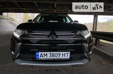 Внедорожник / Кроссовер Mitsubishi Outlander 2015 в Житомире