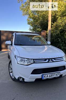 Позашляховик / Кросовер Mitsubishi Outlander 2012 в Києві