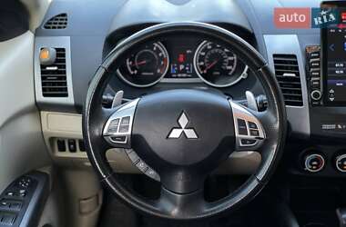 Внедорожник / Кроссовер Mitsubishi Outlander 2011 в Ровно