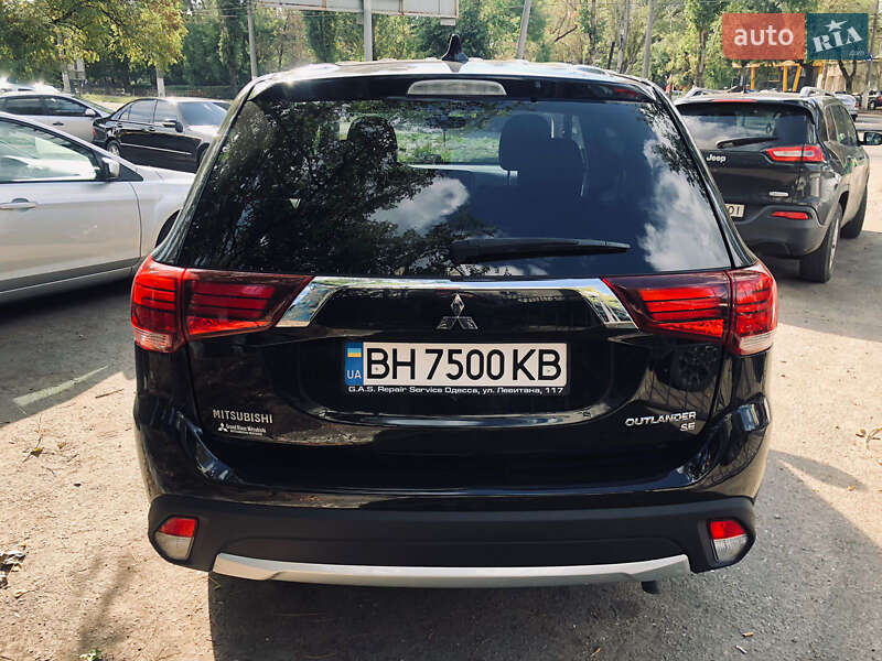 Внедорожник / Кроссовер Mitsubishi Outlander 2017 в Одессе