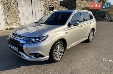 Внедорожник / Кроссовер Mitsubishi Outlander 2021 в Киеве