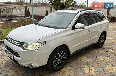 Внедорожник / Кроссовер Mitsubishi Outlander 2013 в Одессе