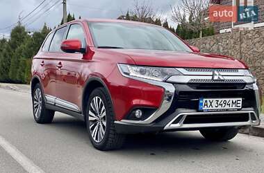 Внедорожник / Кроссовер Mitsubishi Outlander 2021 в Киеве