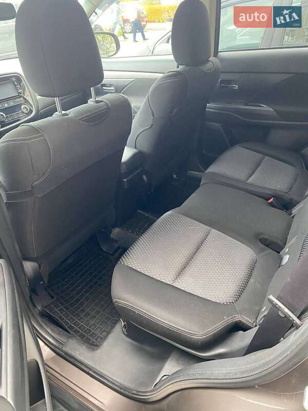 Внедорожник / Кроссовер Mitsubishi Outlander 2015 в Киеве