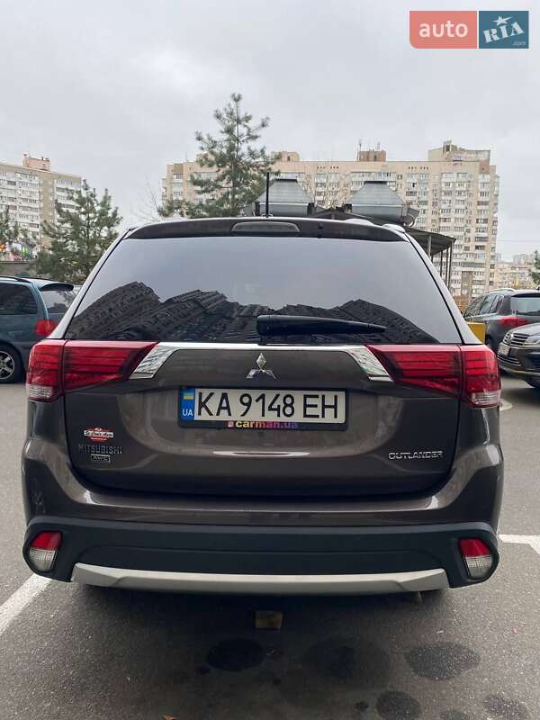 Внедорожник / Кроссовер Mitsubishi Outlander 2015 в Киеве