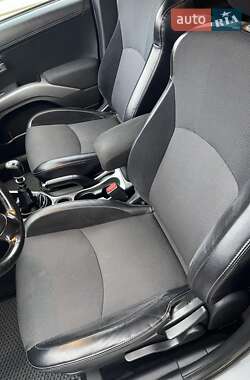 Внедорожник / Кроссовер Mitsubishi Outlander 2011 в 