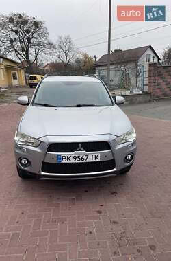 Внедорожник / Кроссовер Mitsubishi Outlander 2011 в 