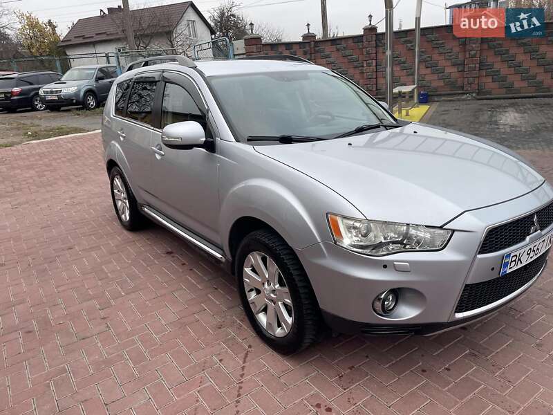 Внедорожник / Кроссовер Mitsubishi Outlander 2011 в Ровно