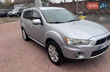 Внедорожник / Кроссовер Mitsubishi Outlander 2011 в 