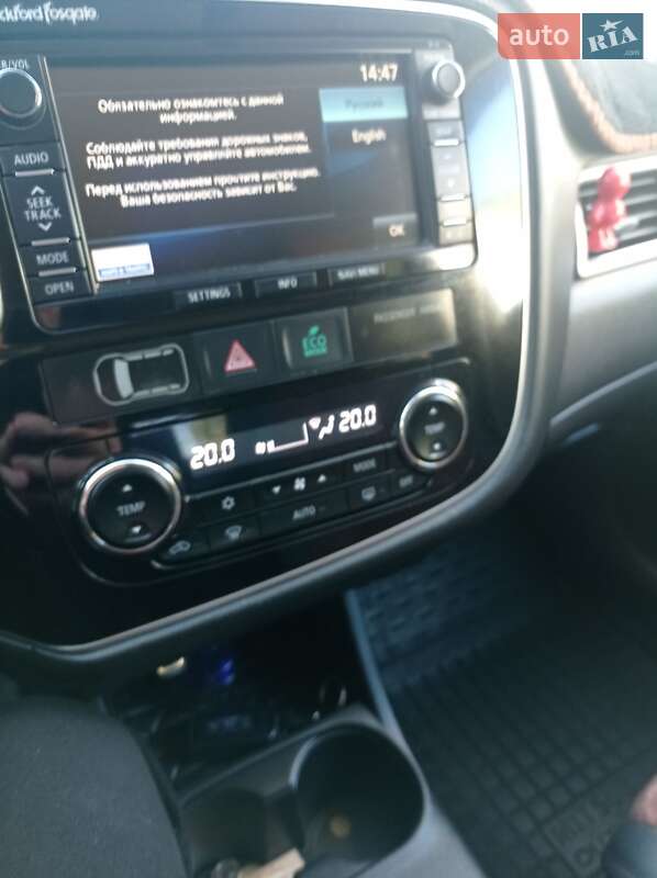 Внедорожник / Кроссовер Mitsubishi Outlander 2015 в Каменке