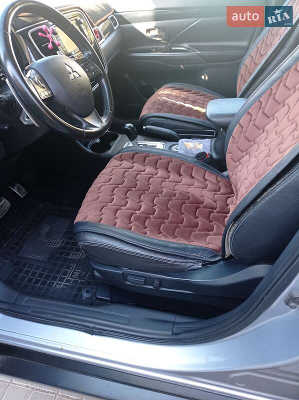 Внедорожник / Кроссовер Mitsubishi Outlander 2015 в Каменке