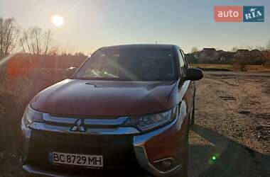 Позашляховик / Кросовер Mitsubishi Outlander 2015 в Городку