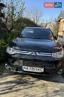 Внедорожник / Кроссовер Mitsubishi Outlander 2013 в Киеве