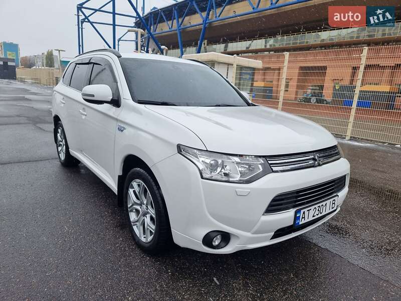 Внедорожник / Кроссовер Mitsubishi Outlander 2014 в Харькове