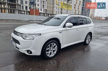 Внедорожник / Кроссовер Mitsubishi Outlander 2014 в Харькове