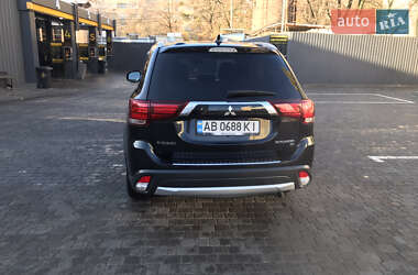 Позашляховик / Кросовер Mitsubishi Outlander 2017 в 
