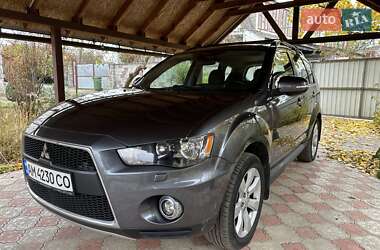 Внедорожник / Кроссовер Mitsubishi Outlander 2012 в Житомире