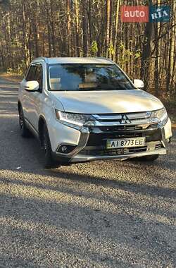 Позашляховик / Кросовер Mitsubishi Outlander 2017 в Києві