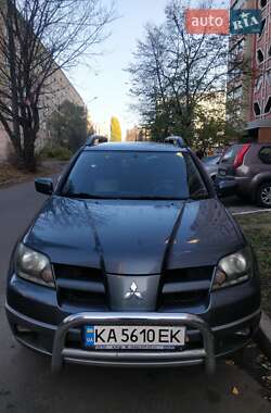 Позашляховик / Кросовер Mitsubishi Outlander 2004 в Києві