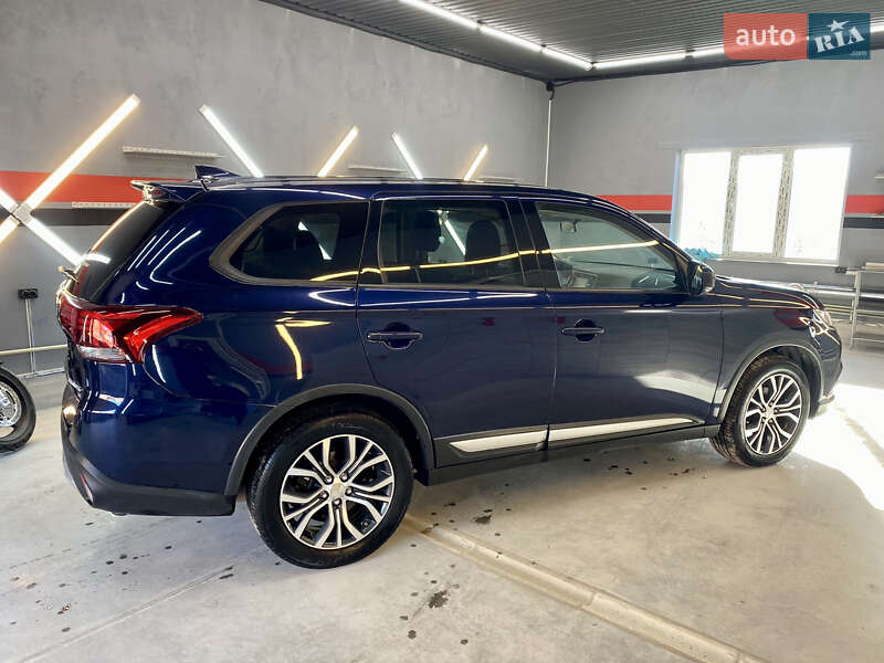 Внедорожник / Кроссовер Mitsubishi Outlander 2017 в Виннице