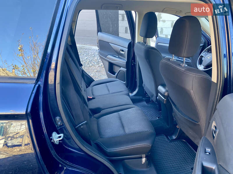 Внедорожник / Кроссовер Mitsubishi Outlander 2017 в Виннице