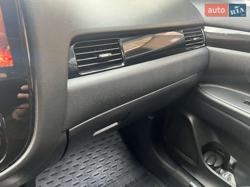 Позашляховик / Кросовер Mitsubishi Outlander 2018 в Кривому Розі