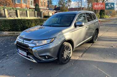 Внедорожник / Кроссовер Mitsubishi Outlander 2020 в Киеве