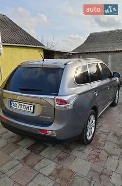 Позашляховик / Кросовер Mitsubishi Outlander 2012 в 