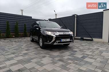 Позашляховик / Кросовер Mitsubishi Outlander 2021 в Черкасах