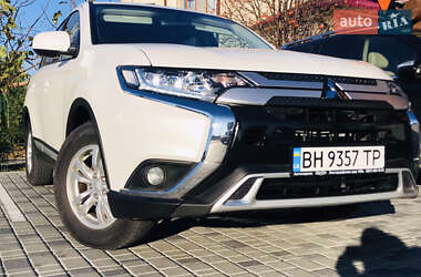 Внедорожник / Кроссовер Mitsubishi Outlander 2019 в Одессе