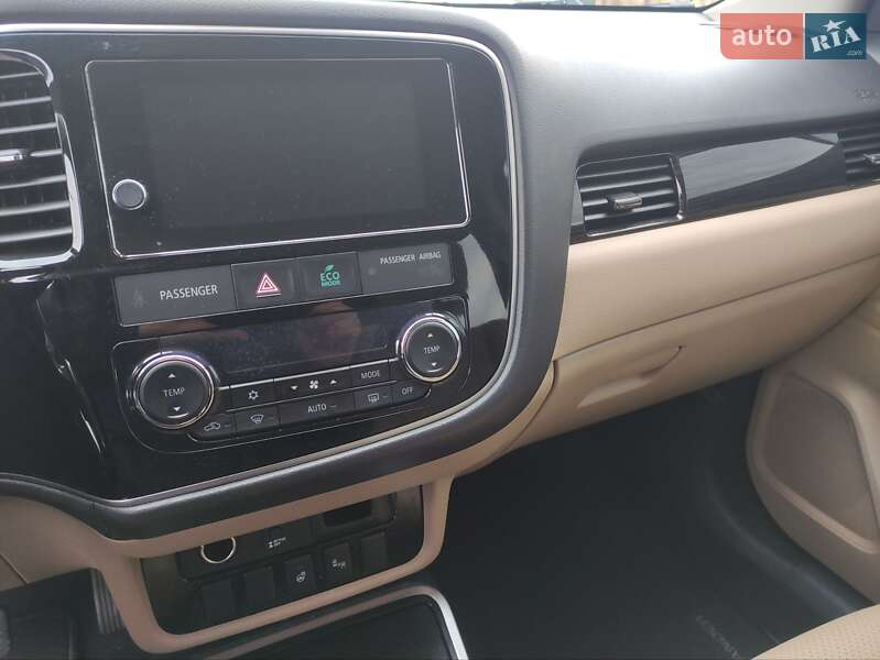 Внедорожник / Кроссовер Mitsubishi Outlander 2018 в Корсуне-Шевченковском