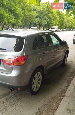 Позашляховик / Кросовер Mitsubishi Outlander 2015 в Києві
