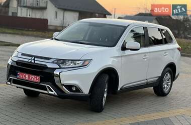 Внедорожник / Кроссовер Mitsubishi Outlander 2019 в Львове