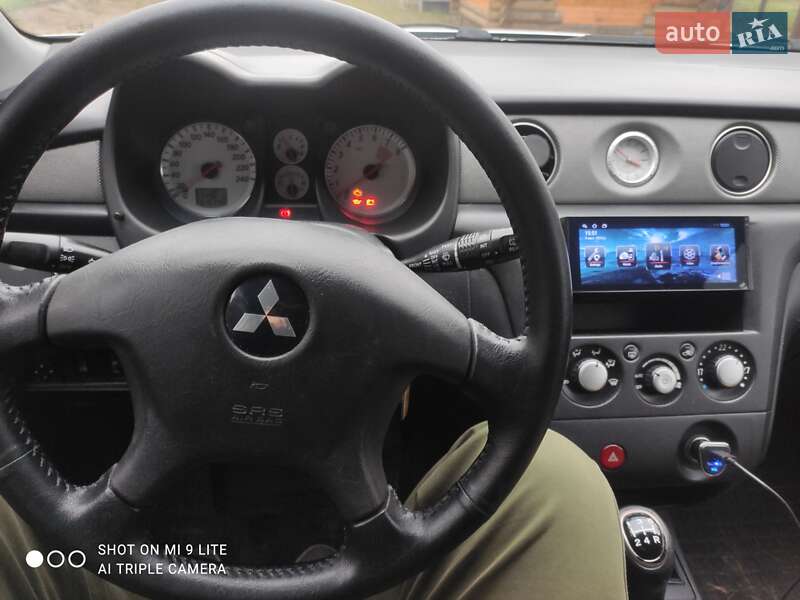 Позашляховик / Кросовер Mitsubishi Outlander 2006 в Вараші